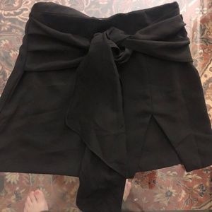 DO+BE SIZE SMALL BLACK SKORT
